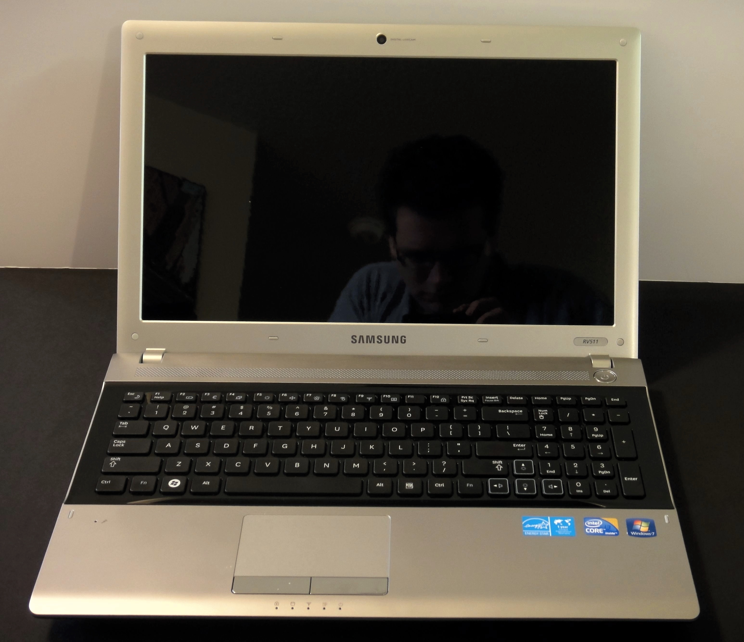 Детальный обзор ноутбука Samsung RV511-S02 Intel Core i3 380M, NVIDIA GeForce 315M, 156", 24 кг с результатами многочисленных тестов, измерений и рейтингом