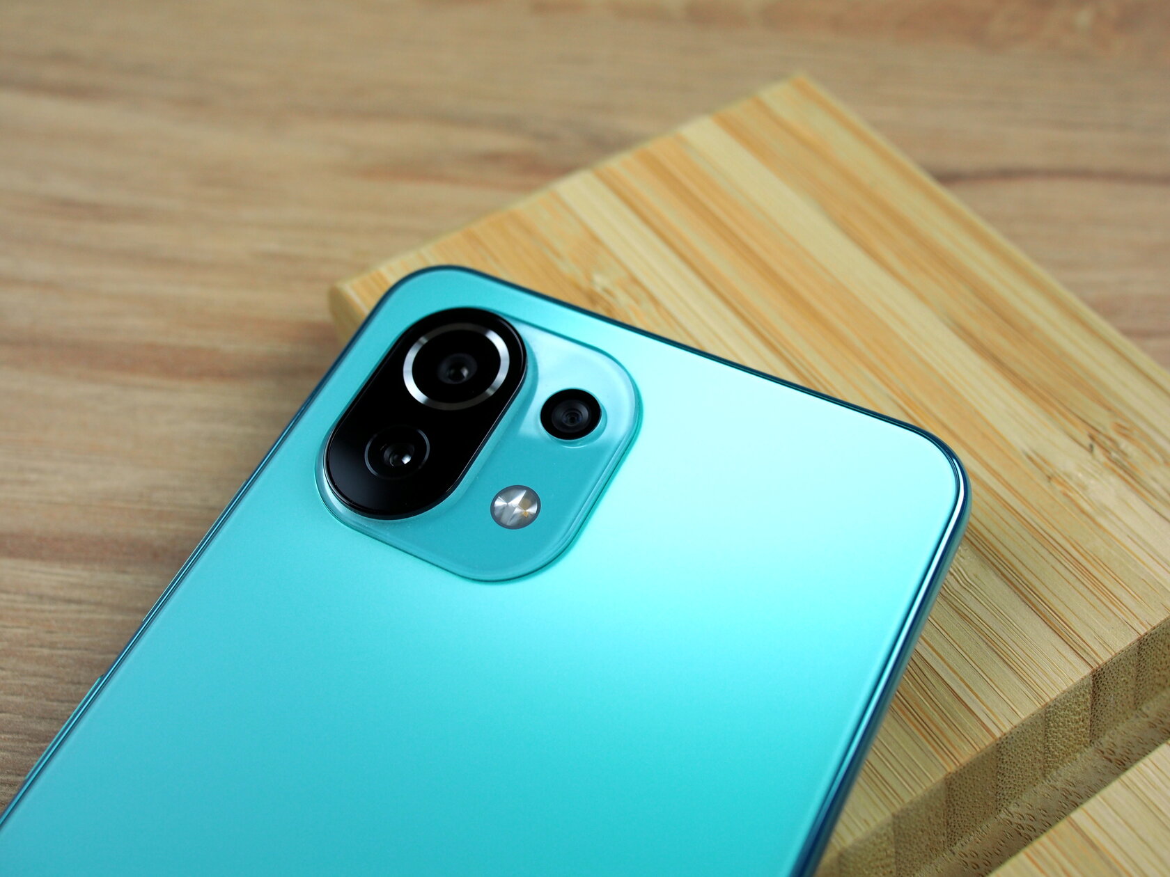 Xiaomi mi 11 lite 5g – удобный смартфон с посредственной камерой | статьи и обзоры | творческое объединение вижен онлайн | vision-online.ru
