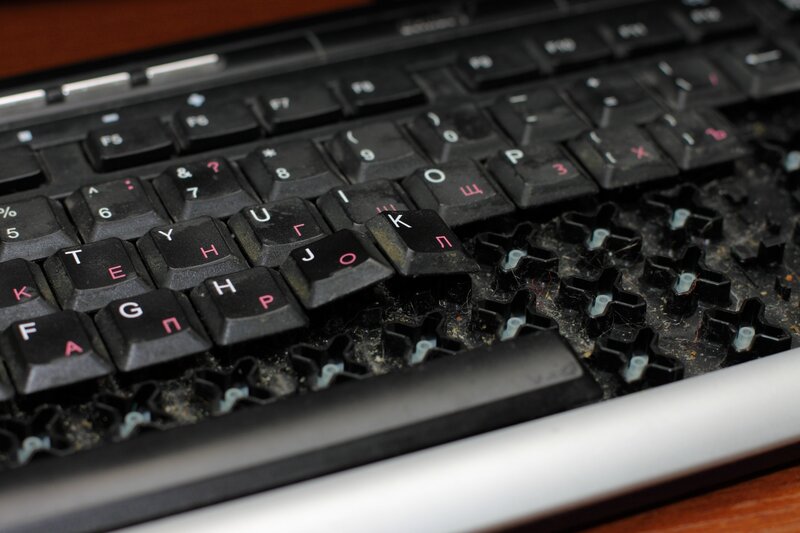 Как почистить клавиатуру ноутбука от пыли и грязи в домашних условиях? как и чем почистить клавиатуру на ноутбуке от пролитой жидкости, пыли, мусора, грязи?