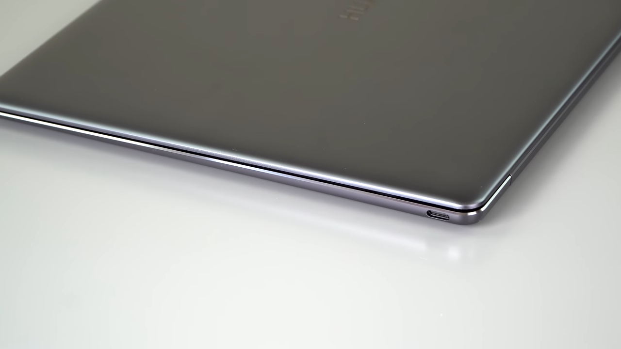 AMD-версия Huawei MateBook 13 2020 понравилась нам компактными размерами, удобными устройствами ввода и умеренной ценой Мириться придётся с набором портов и коммуникаций, а также с малым временем работы