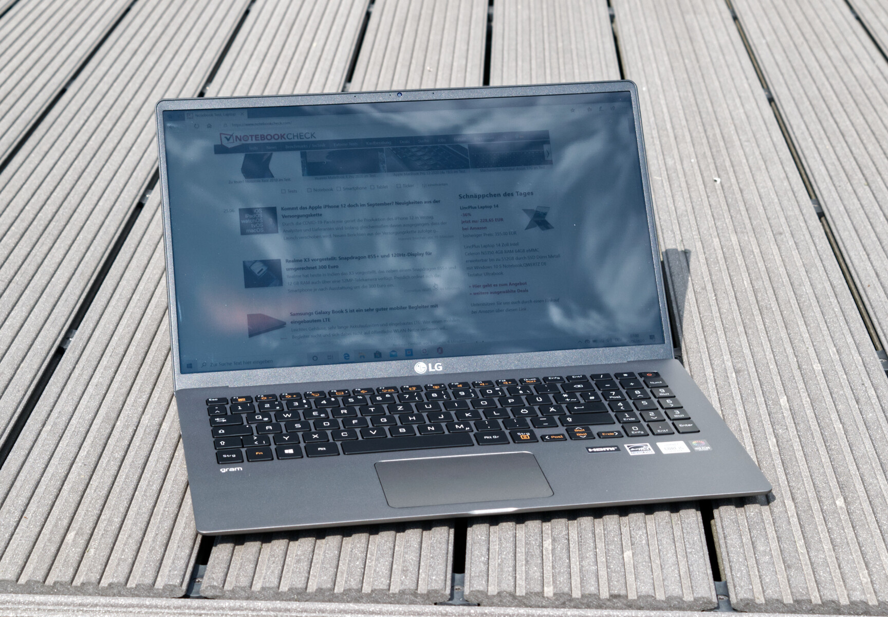 Lg gram 17 (2021) 
            laptop review