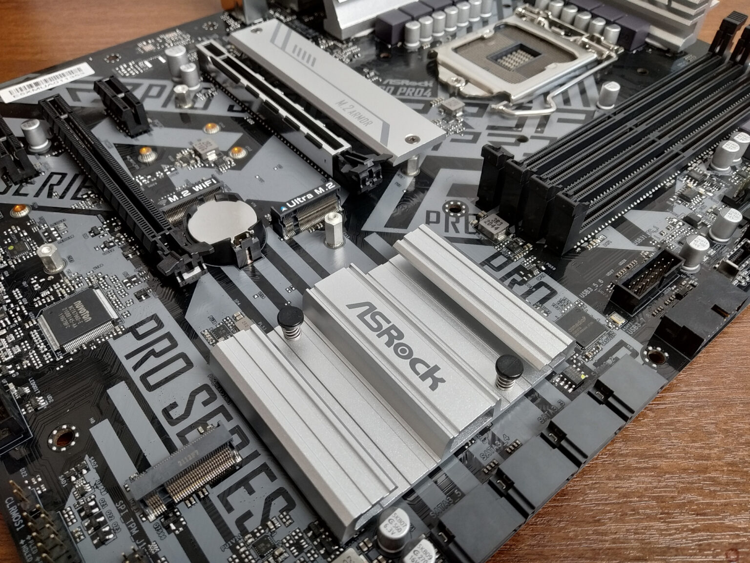 Материнская плата под 3060. ASROCK 560 pro4. Материнка для i5 10400f. Материнская плата для i5 10400f. Материнская плата под i7 11700.