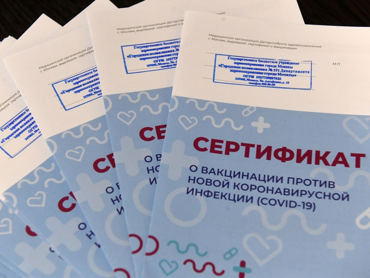 Прививки для поездок за границу: какие страны требуют вакцинацию туристов? | «гцмп»