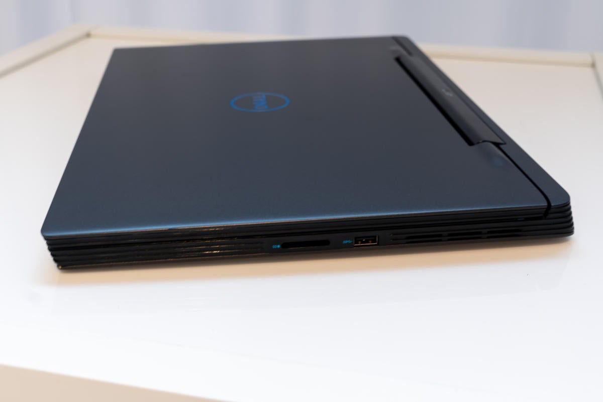 Dell позиционирует семейство G7 как игровые устройства среднего класса, стоящие на ступень ниже моделей Alienware На деле же, самый новый G7 несёт в себе многие умения и возможности из Alienware - включая конфигурации с восьмиядерным Core i9 и мобильной G