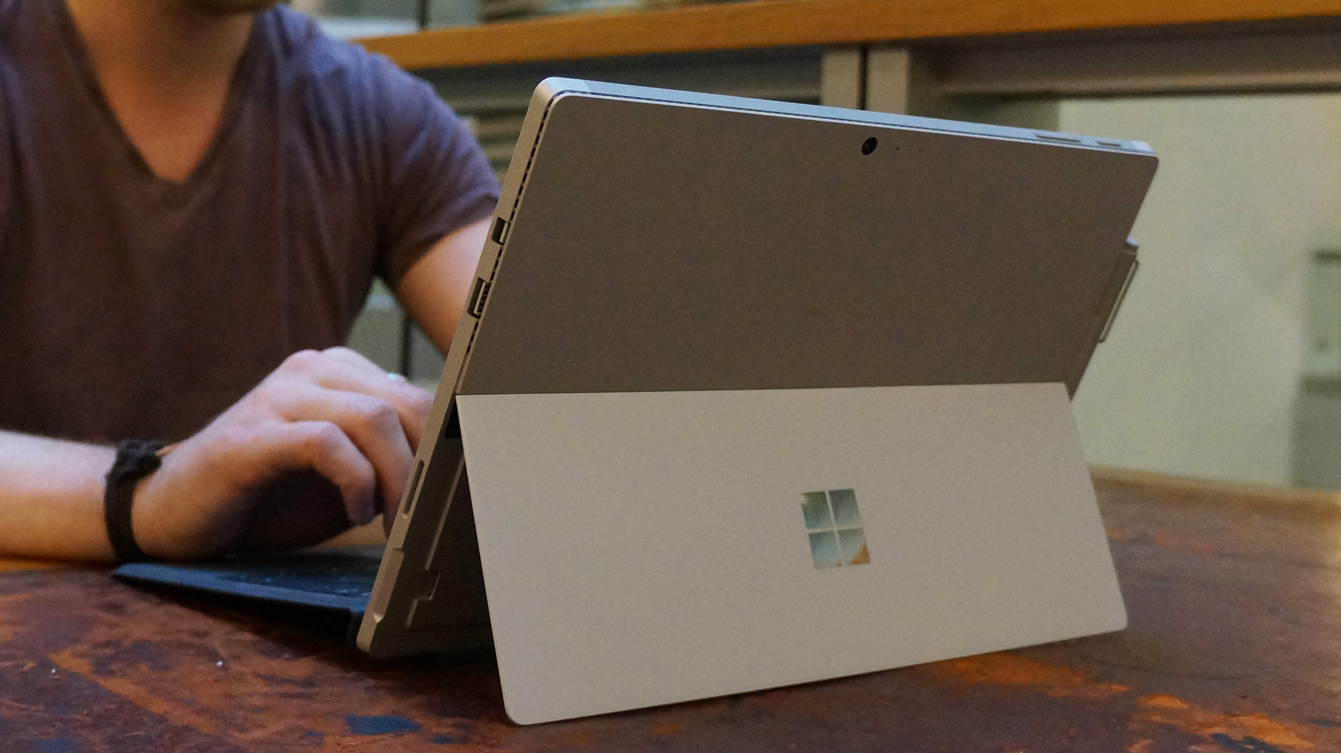 Обзор microsoft surface pro 6 (i5 8gb 256gb): лидер среди планшетов-трансформеров 2-в-1